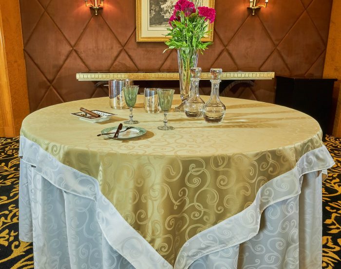 Hotel-banquet-napkins-tablecloths-table-linen-usa-Europe-wedding-corporate-round-ballroom-square