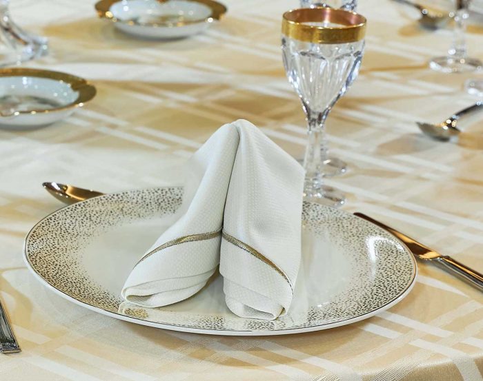 hotel-elegant-high-quality-hotel-napkins-tablecloths-chaircovers-banquet-restaurant-hotels-rest